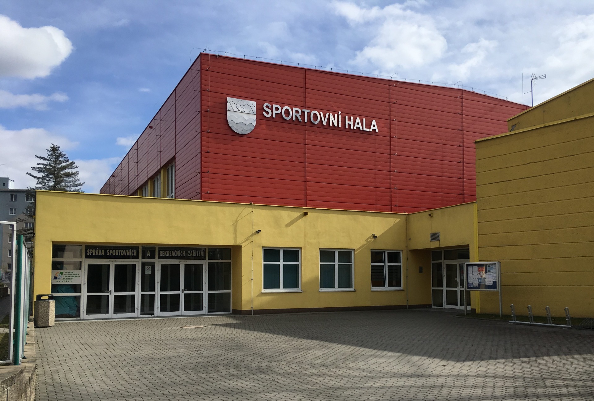 SPORTOVNÍ HALA ŽÁKOVSKÁ